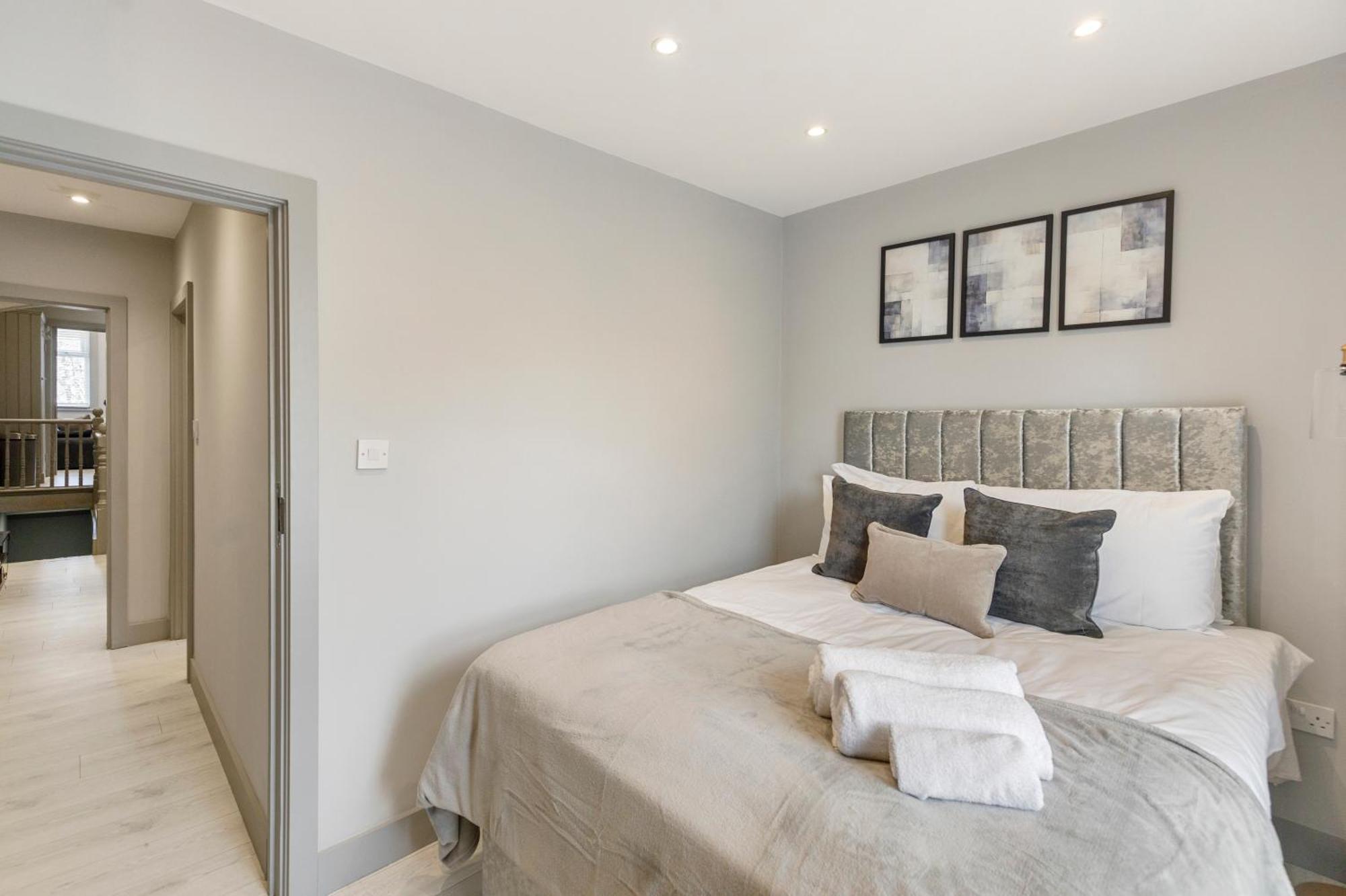 Wembley Luxury 3 Bedroom London Exterior foto